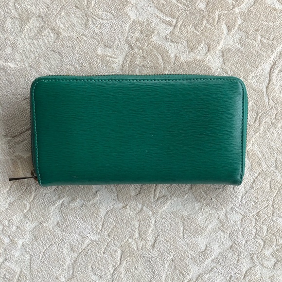 Ralph Lauren zip wallet - great condition - Picture 2 of 3